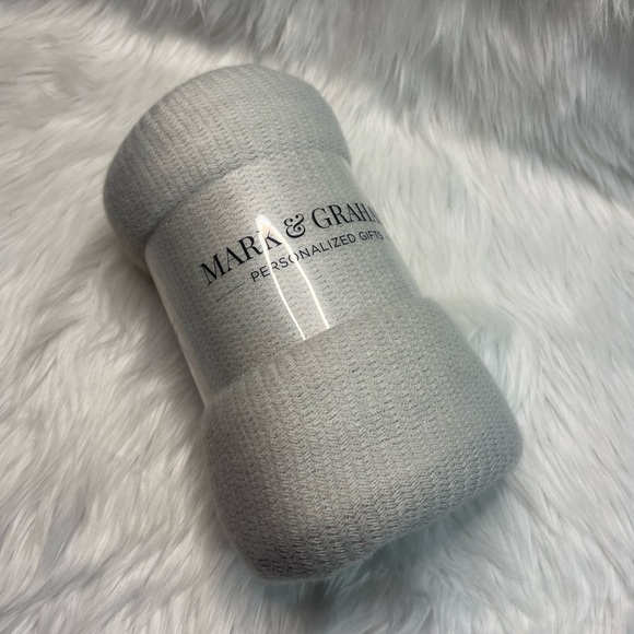 MARK & GRAHAM SCARF BLANKET LIGHT GREY FRINGE EDGING SOFT size 50" x 60" ACRYLIC - Picture 1 of 4